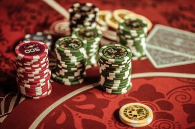 malukutoto live-dealer broadcast studio showing multiple camera angles and dealer at blackjack table